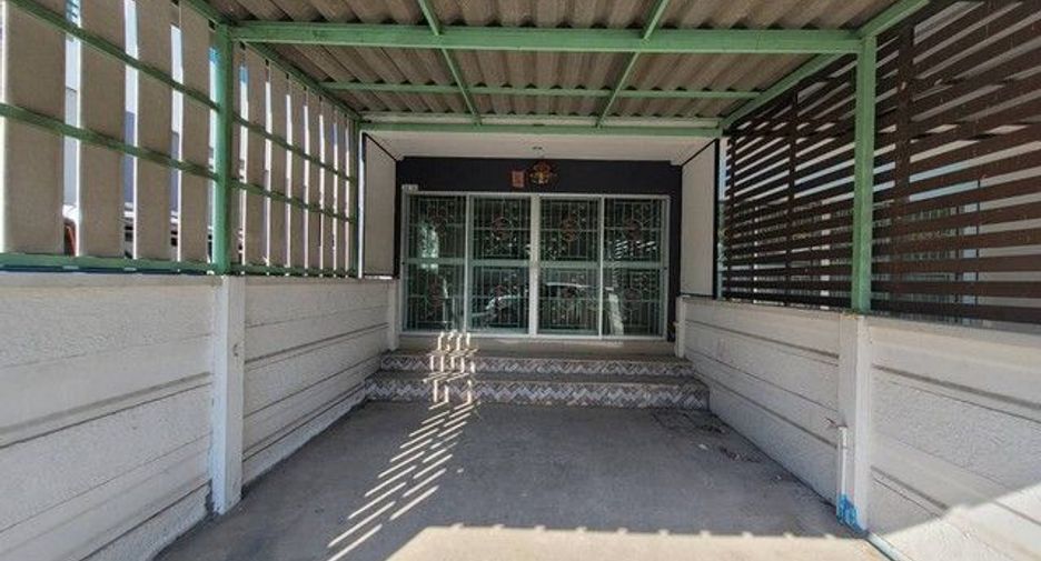 Продажа 1 кровать таунхаус в Ban Bueng, Чонбури