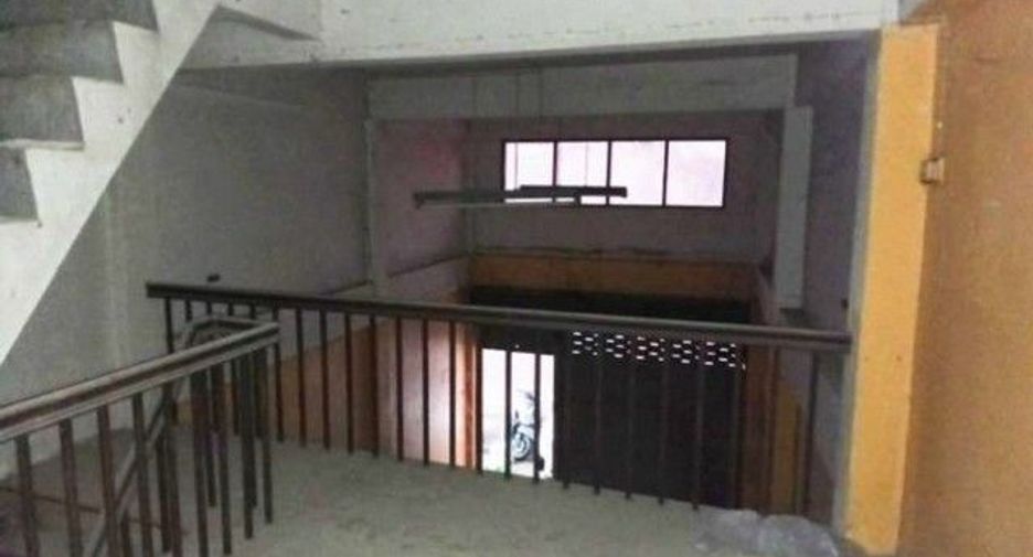 Reihenhaus zum Kauf mit 1 Zimmer in Bang Len, Nakhon Pathom