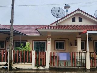 À vendre 1 chambre maison de ville à Ban Bueng, Chonburi