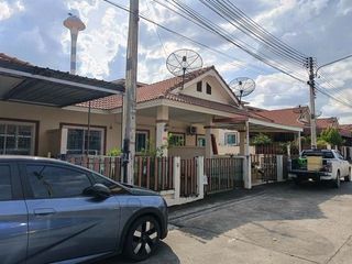 À vendre 1 chambre maison de ville à Ban Bueng, Chonburi