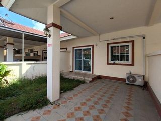 À vendre 1 chambre maison de ville à Ban Bueng, Chonburi