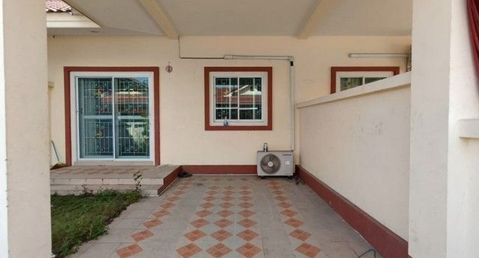 À vendre 1 chambre maison de ville à Ban Bueng, Chonburi