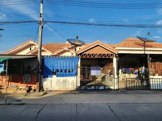 À vendre 1 chambre maison de ville à Ban Bueng, Chonburi