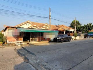 À vendre 1 chambre maison de ville à Ban Bueng, Chonburi