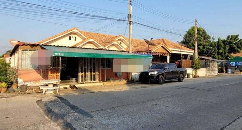 À vendre 1 chambre maison de ville à Ban Bueng, Chonburi