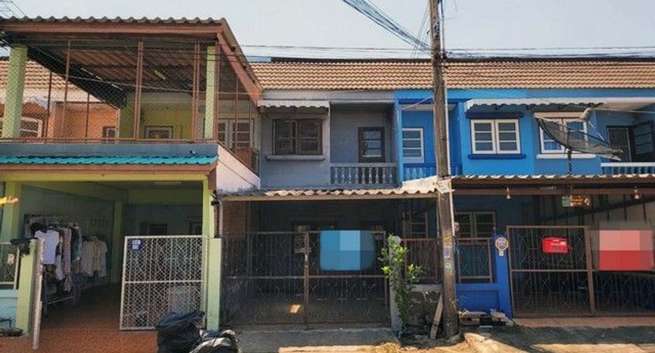 For sale 1 bed townhouse in Ban Bueng, Chonburi