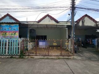 出售 2 卧室 联排别墅 在 Ban Bueng, Chon Buri