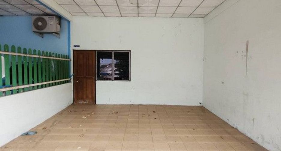For sale 2 bedrooms townhouse in Ban Bueng, Chonburi
