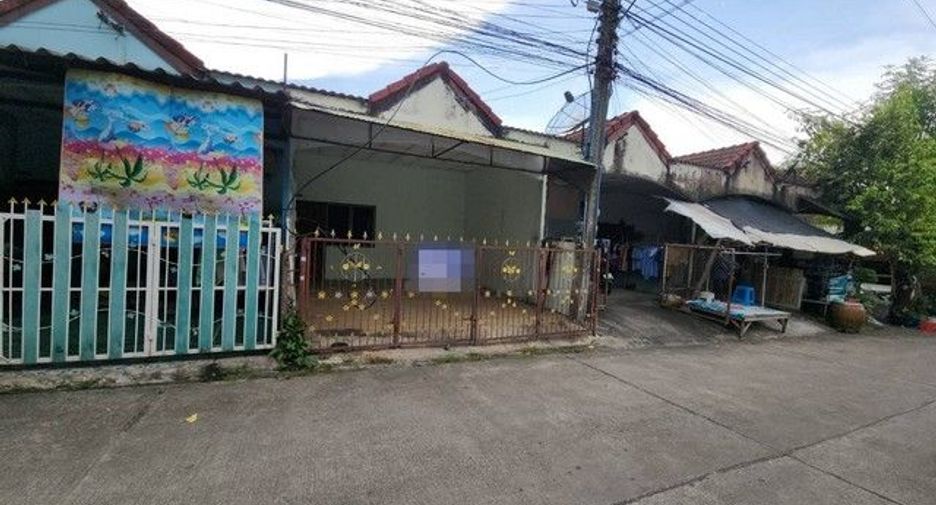 For sale 2 bedrooms townhouse in Ban Bueng, Chonburi
