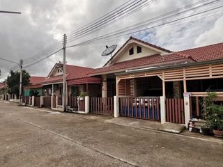 出售 2 卧室 联排别墅 在 Ban Bueng, Chon Buri