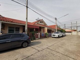 出售 2 卧室 联排别墅 在 Ban Bueng, Chon Buri