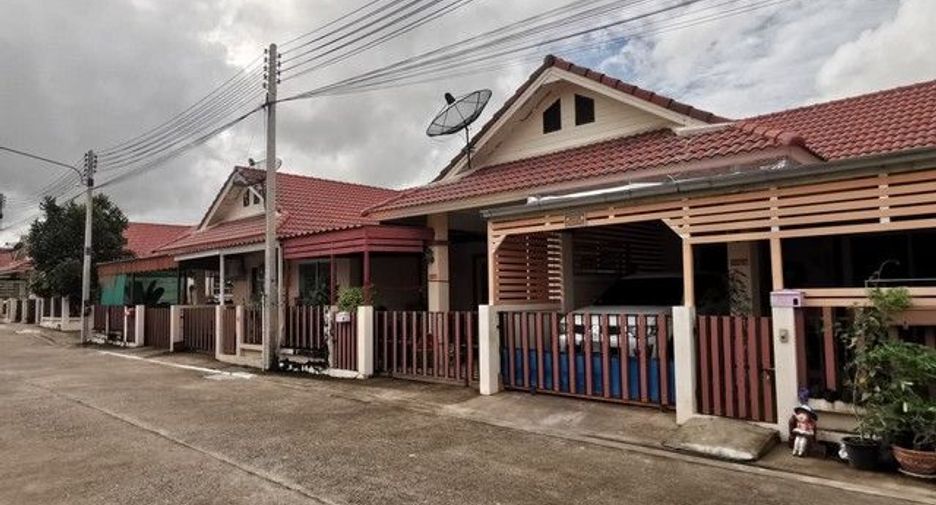 For sale 2 bedrooms townhouse in Ban Bueng, Chonburi