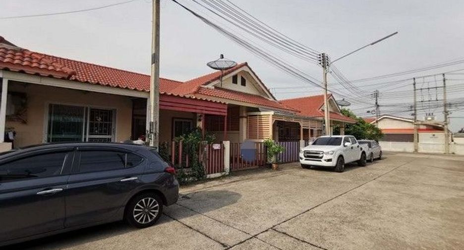 For sale 2 bedrooms townhouse in Ban Bueng, Chonburi