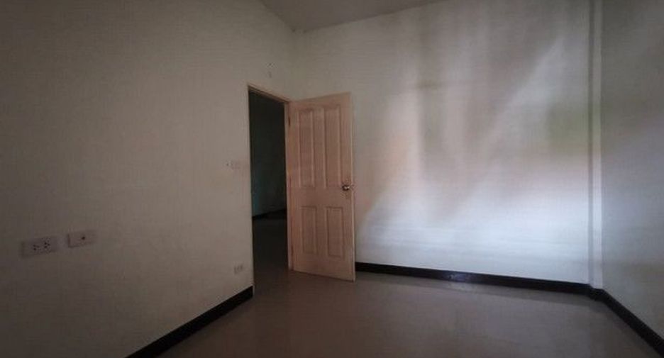 For sale 2 bedrooms townhouse in Ban Bueng, Chonburi