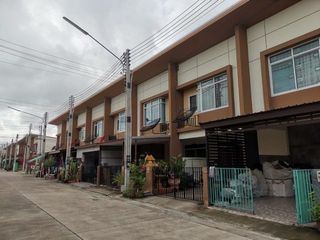 Reihenhaus zum Kauf mit 1 Zimmer in Ban Bueng, Chonburi
