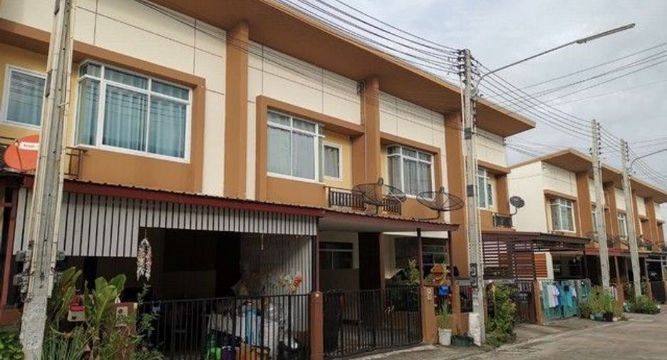 Reihenhaus zum Kauf mit 1 Zimmer in Ban Bueng, Chonburi