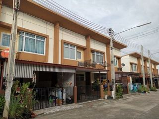 Reihenhaus zum Kauf mit 1 Zimmer in Ban Bueng, Chonburi