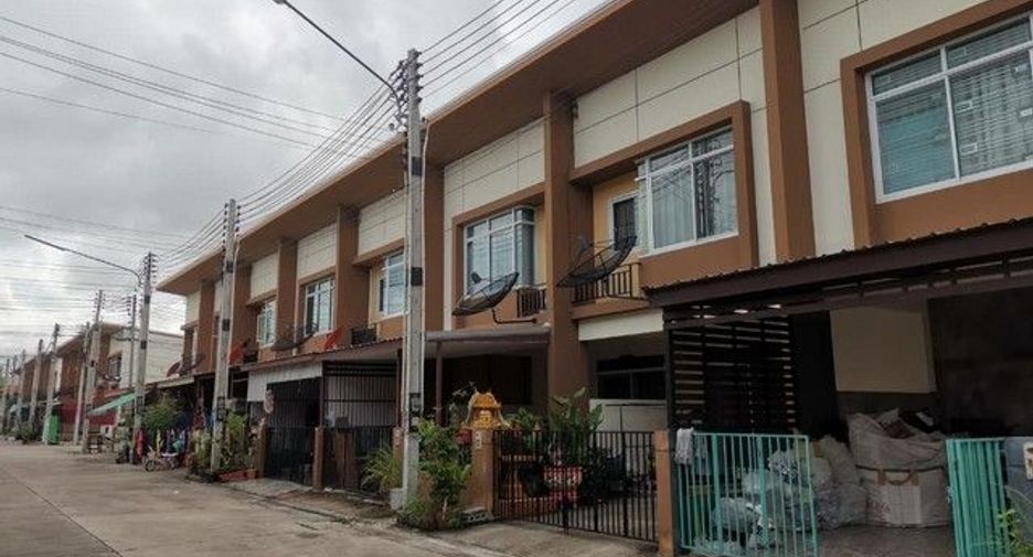 Reihenhaus zum Kauf mit 1 Zimmer in Ban Bueng, Chonburi