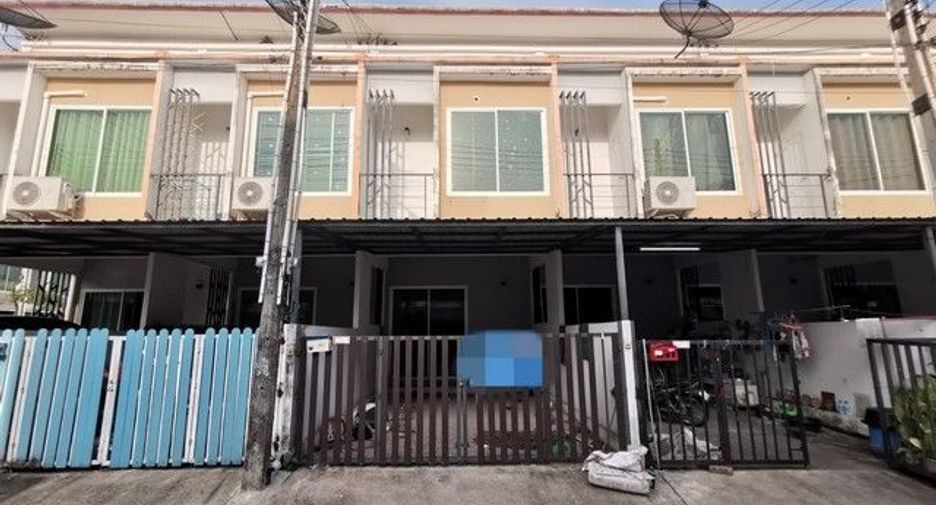 For sale 2 bedrooms townhouse in Ban Bueng, Chonburi