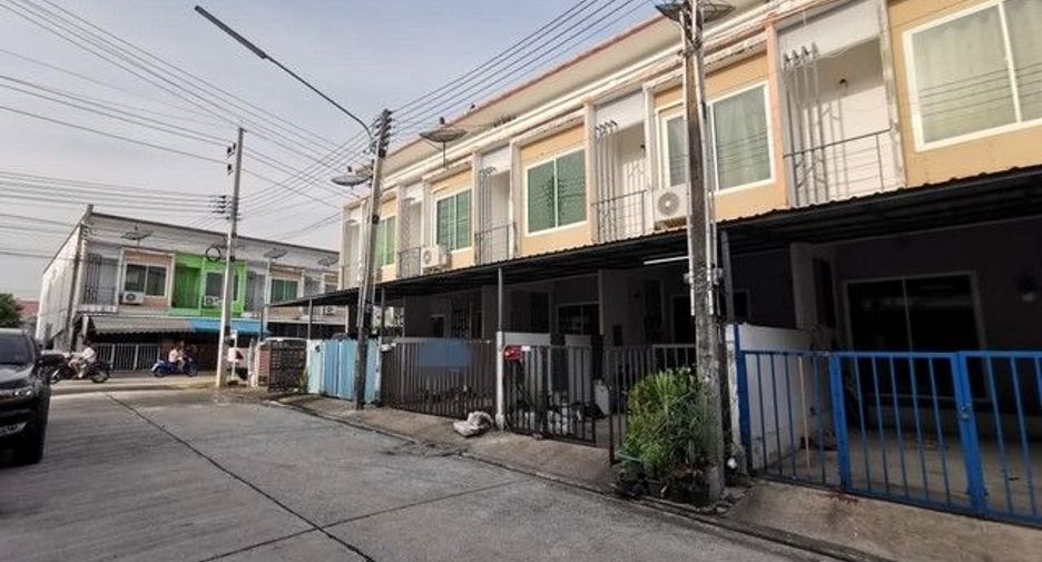 For sale 2 bedrooms townhouse in Ban Bueng, Chonburi