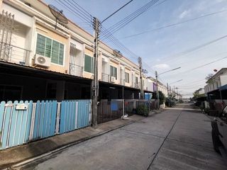 出售 2 卧室 联排别墅 在 Ban Bueng, Chon Buri