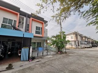 Reihenhaus zum Kauf mit 1 Zimmer in Ban Bueng, Chonburi