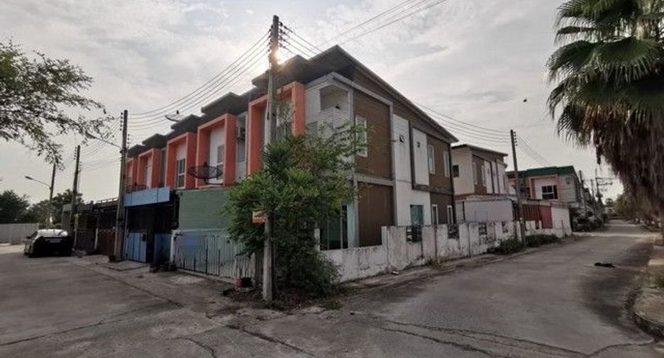 Reihenhaus zum Kauf mit 1 Zimmer in Ban Bueng, Chonburi