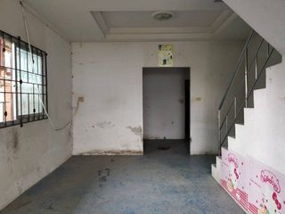 出售 2 卧室 联排别墅 在 Ban Bueng, Chon Buri