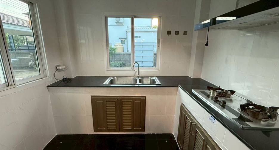 Casa en alquiler y en venta de 4 habitaciones en Lam Luk Ka, Pathum Thani