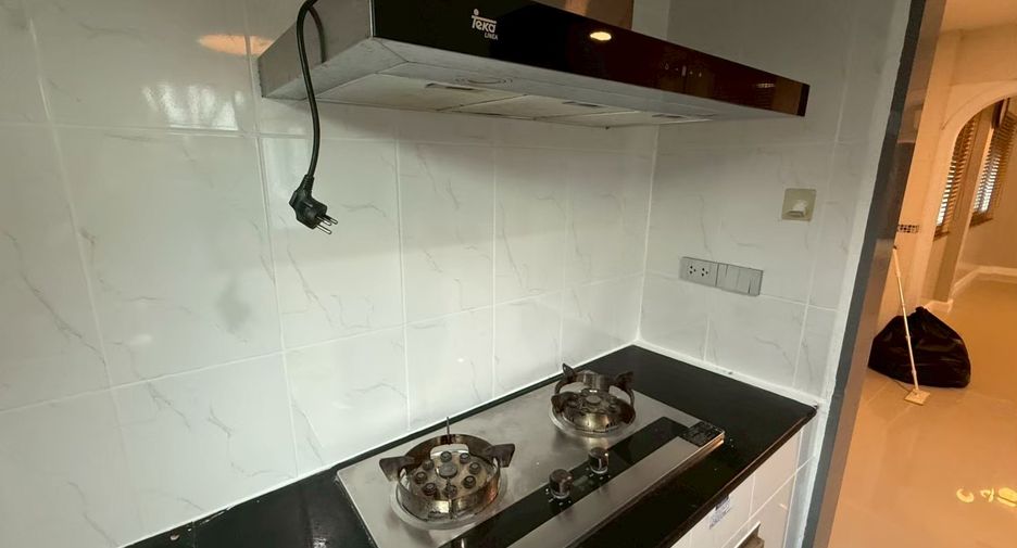 Casa en alquiler y en venta de 4 habitaciones en Lam Luk Ka, Pathum Thani