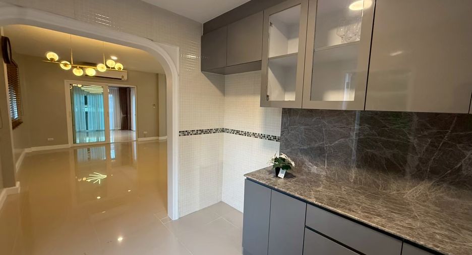 Casa en alquiler y en venta de 4 habitaciones en Lam Luk Ka, Pathum Thani