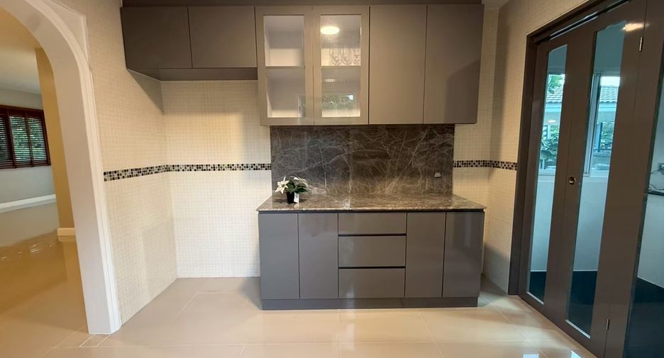 Casa en alquiler y en venta de 4 habitaciones en Lam Luk Ka, Pathum Thani