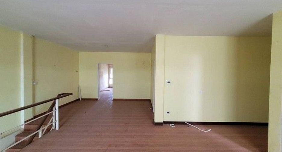 For sale 1 bed retail Space in Prachantakham, Prachin Buri