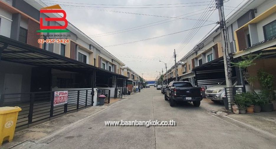 Casa en venta de 3 habitaciones en Khan Na Yao, Bangkok