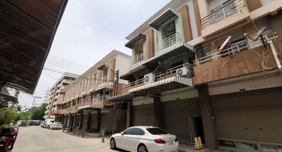For sale 1 bed retail Space in Ban Bueng, Chonburi