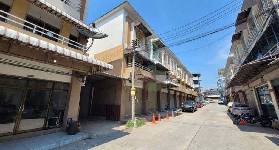 For sale 1 bed retail Space in Ban Bueng, Chonburi