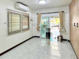 For sale 4 ベッドルーム townhouse in Bang Bo, Samut Prakan