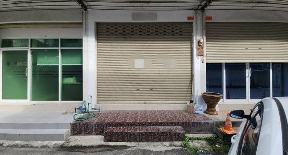 For sale 1 bed retail Space in Ban Bueng, Chonburi