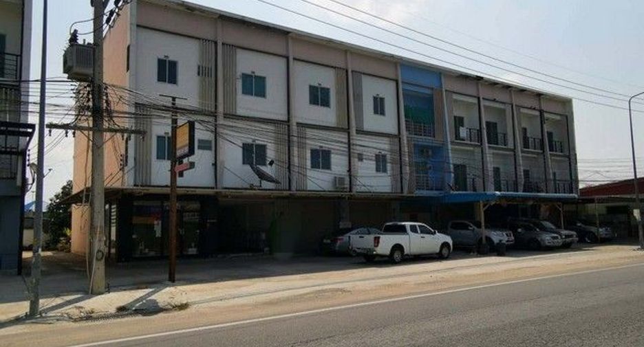 For sale 3 bedrooms retail Space in Ban Bueng, Chonburi