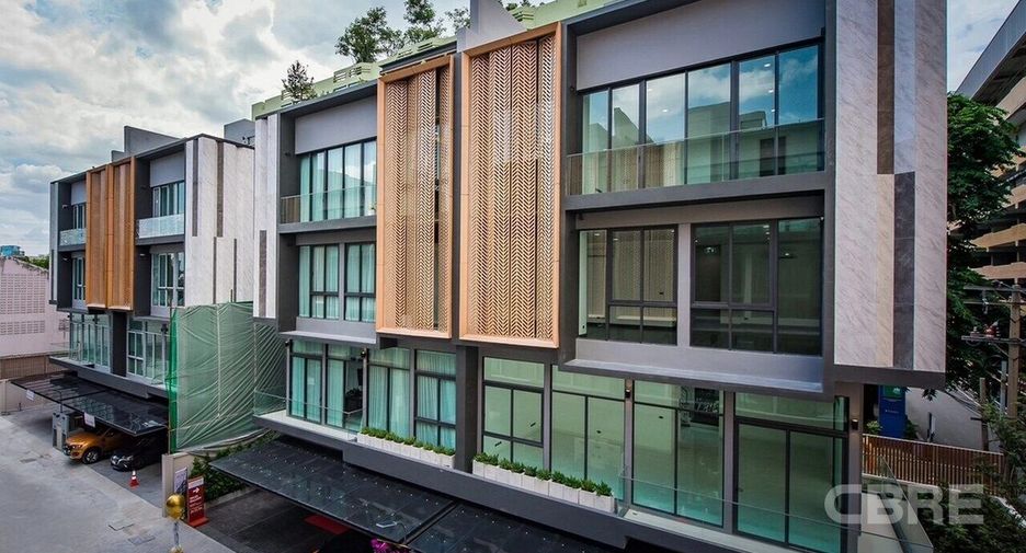 For sale 2 bedrooms townhouse in Bang Kapi, Bangkok