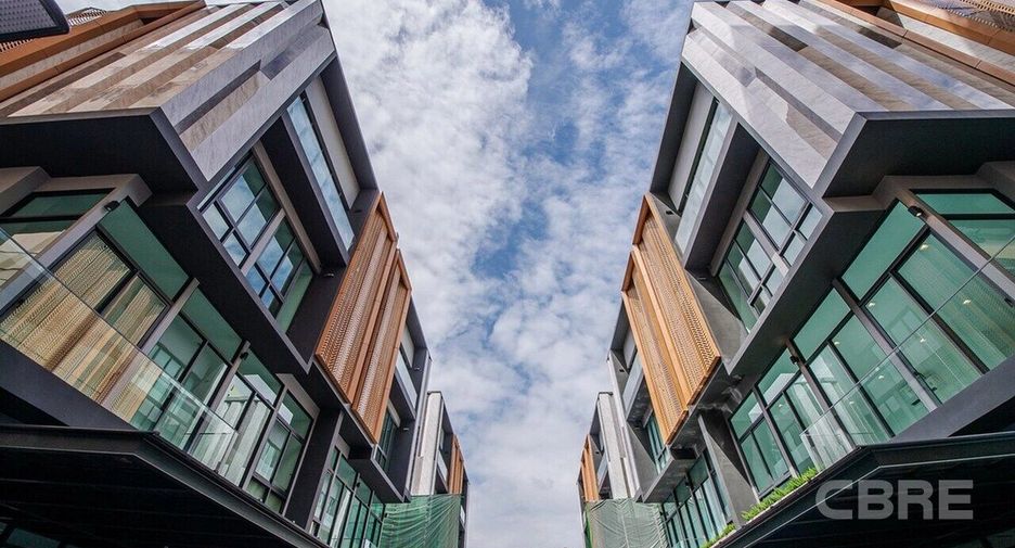 For sale 2 bedrooms townhouse in Bang Kapi, Bangkok
