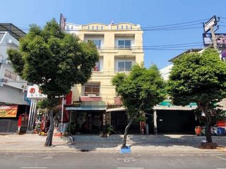 For sale 5 bedrooms retail Space in Ban Bueng, Chonburi