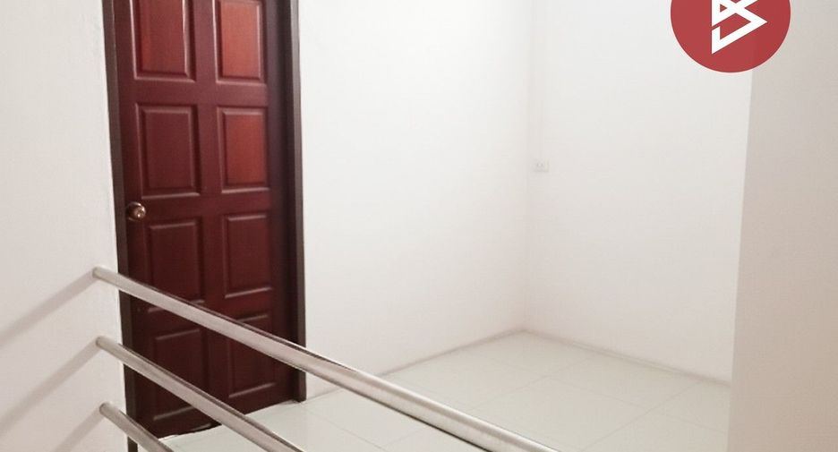 À vendre 3 chambres local commercial à Si Racha, Chonburi