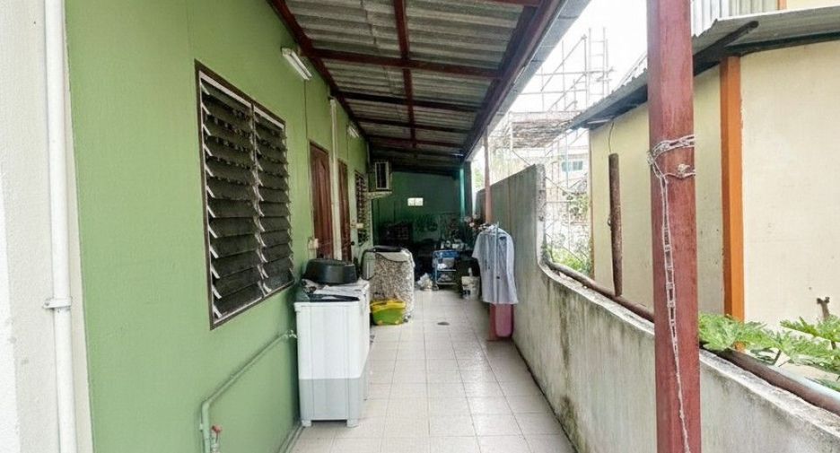 À vendre 3 chambres local commercial à Si Racha, Chonburi