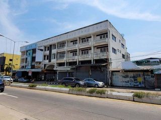 For sale 8 bedrooms retail Space in Ban Bueng, Chonburi
