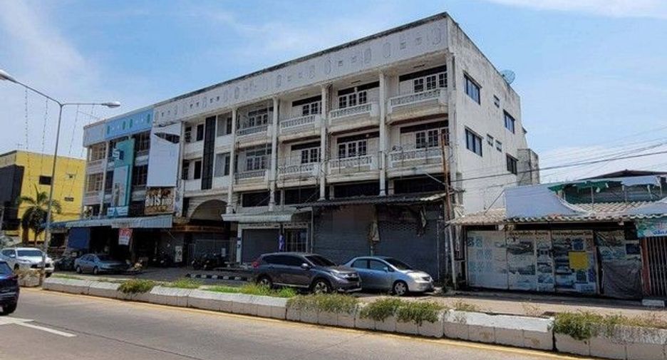 For sale 8 bedrooms retail Space in Ban Bueng, Chonburi