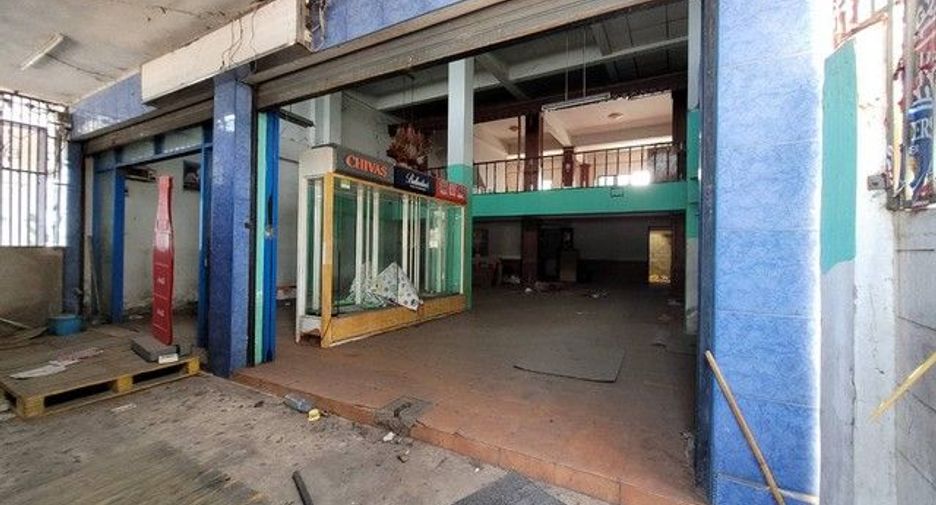 For sale 8 bedrooms retail Space in Ban Bueng, Chonburi