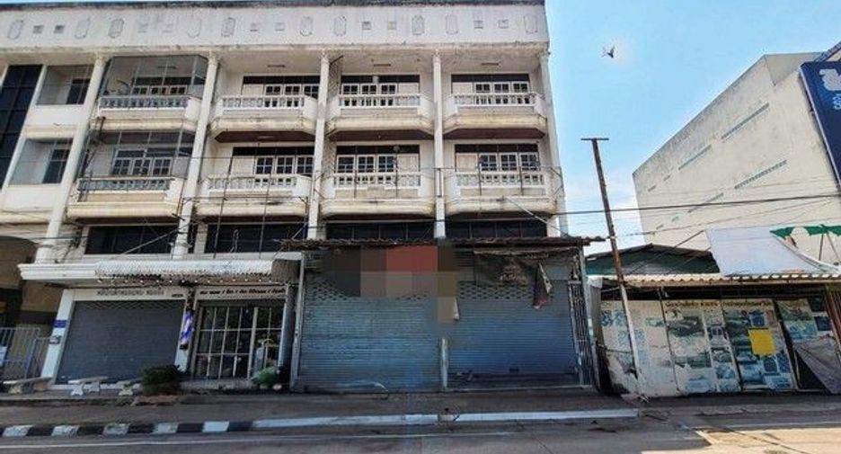 For sale 8 bedrooms retail Space in Ban Bueng, Chonburi