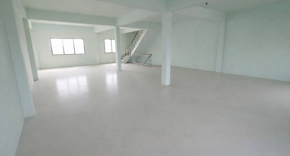 For sale retail Space in Phanom Sarakham, Chachoengsao