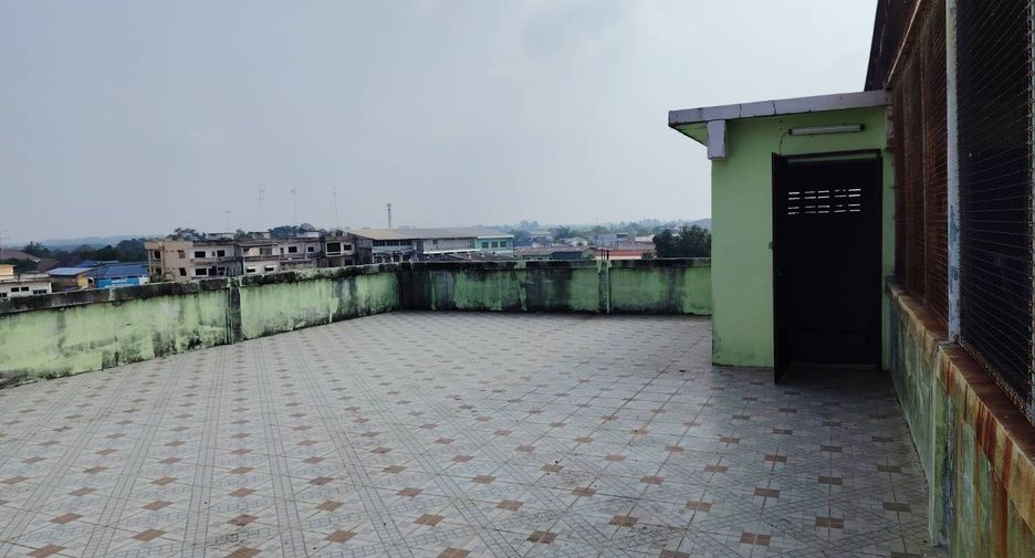 For sale retail Space in Phanom Sarakham, Chachoengsao